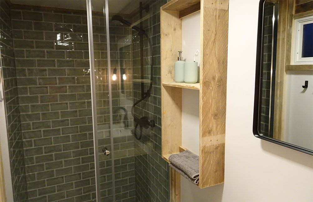 Douche in Bohemian Lodge Luxe sanitair in Bohemian Lodge