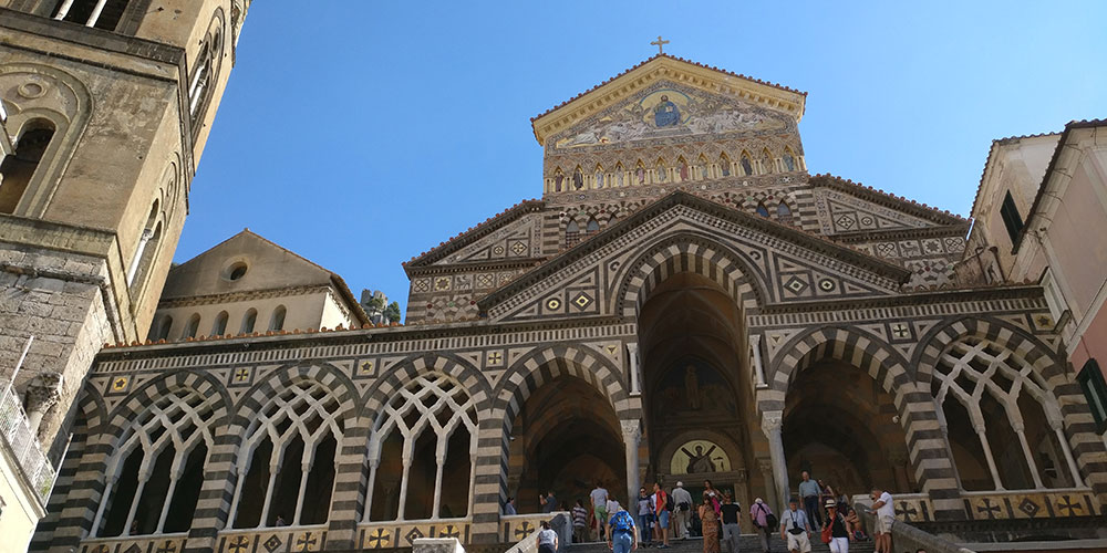 De Duomo in Amalfi, gigantische kerk in een klein dorpje! De Duomo in Amalfi, gigantische kerk in een klein dorpje!