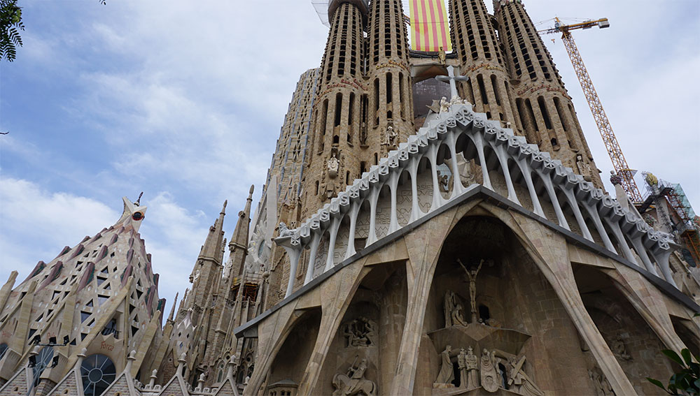 De façade die de lijdensweg van Jezus verteld De lijdensfaçade van de Sagrada Familia