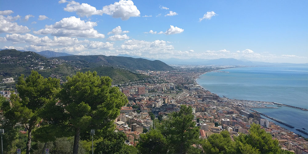 Vanaf Castello di Arechi heb je prachtig uitzicht op Salerno! Vanaf Castello di Arechi heb je prachtig uitzicht op Salerno!