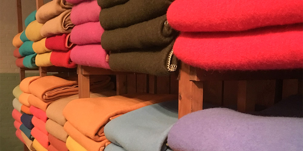 Textielmuseum met haar gekleurde wollen dekens Wollen dekens AaBe fabrieken