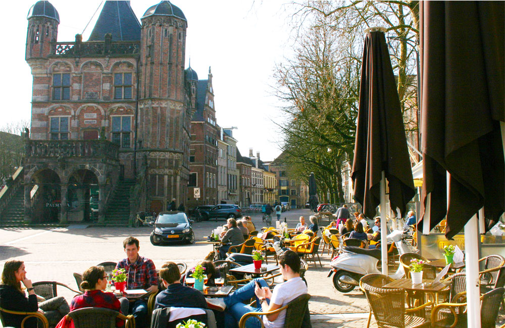 Volop terrasjes bij de Waag Volop terrasjes bij de Waag
