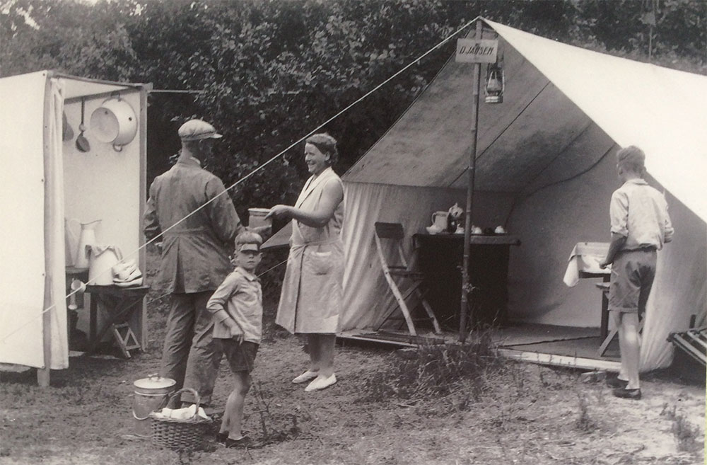 Vanaf 1910 trokken jongeren erop uit Vanaf 1910 trokken jongeren erop uit