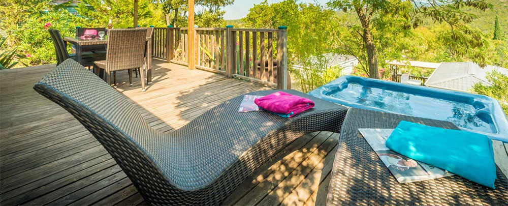 Stacaravan met Jacuzzi op camping Esterel, Zuid Frankrijk Stacaravan met Jacuzzi op camping Esterel, Zuid Frankrijk