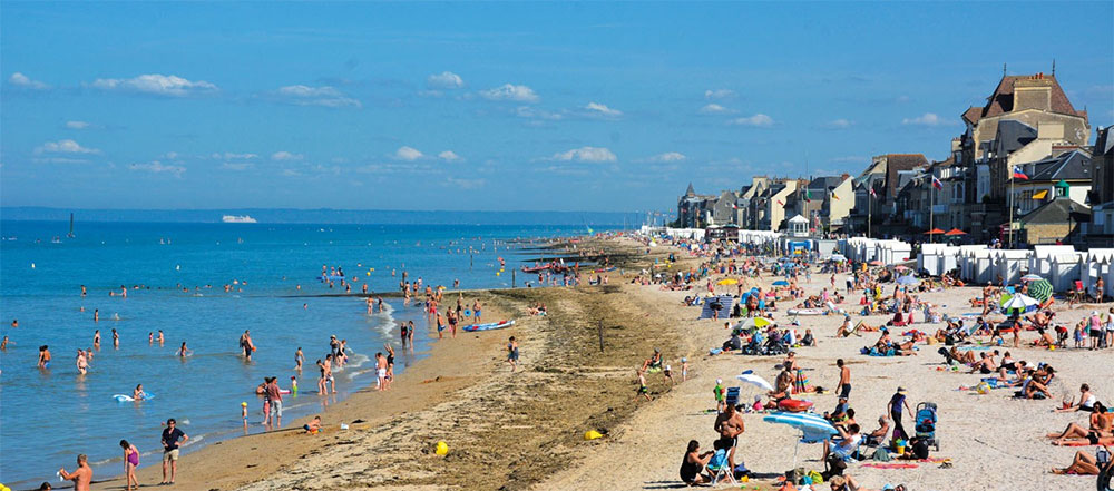 badplaats langs de Normandische kust