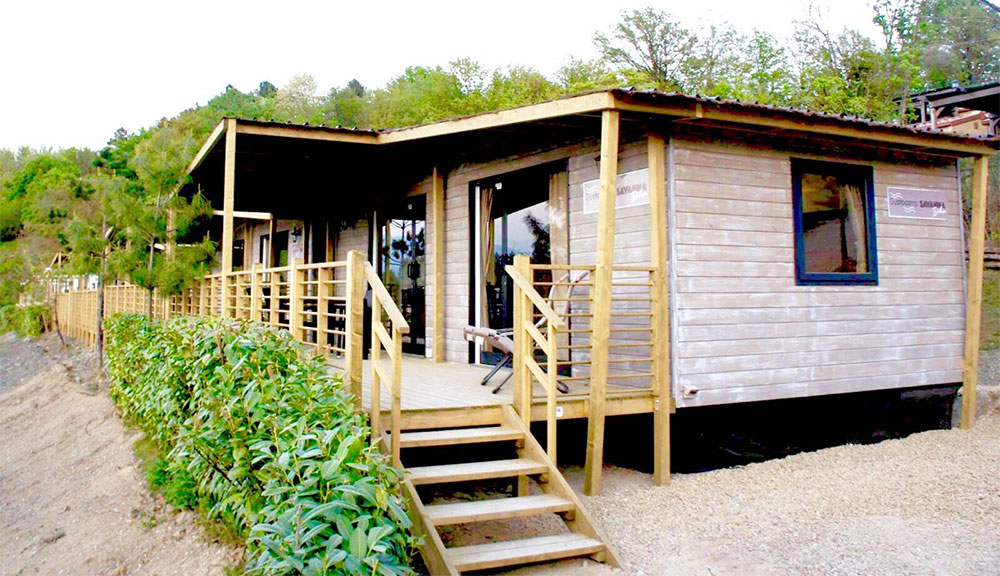 Savanna Lodge DeLuxe met twee badkamers en airco van Gustocamp Savanna Lodge DeLuxe met twee badkamers en airco van Gustocamp
