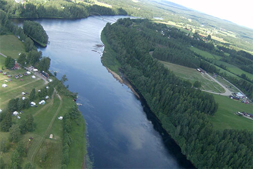 Wandelen langs de Klaralven Rivier in Zweden Wandelen langs de Klaralven Rivier in Zweden