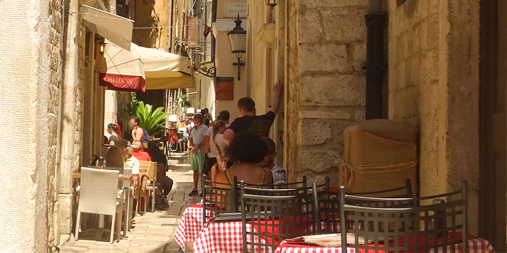 Gezelligheid en veel geschiedenis vind je in het historisch centrum van Split Gezellig slenteren door het historisch centrum van Split