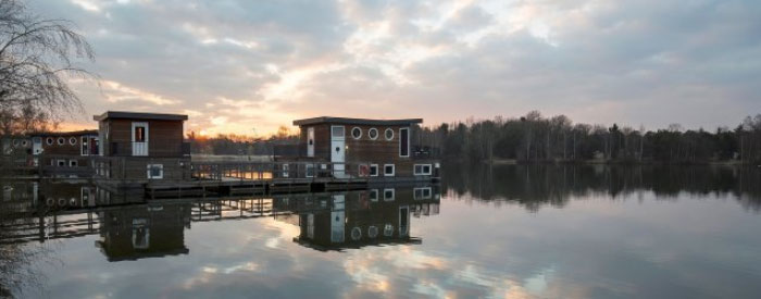 Vakantie op het water in een woonboot