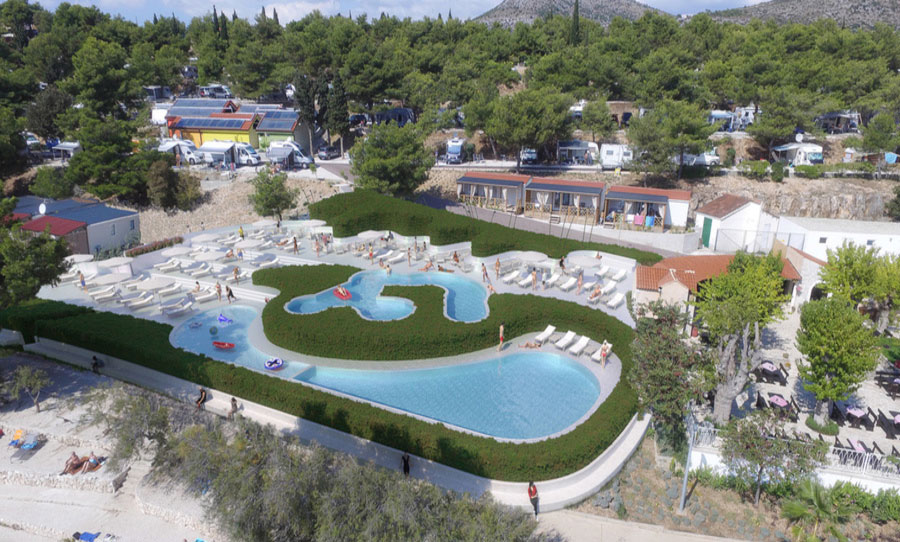 http://www.huurtent.nl/campingvakantie/vranjica-belvedere-dalmatie.asp Nieuw zwembad op camping Belvedere in Dalmatië
