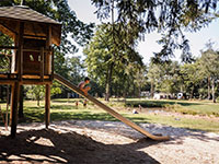 Flaasbloem Kampeerplaats met boomhut Flaasbloem Kampeerplaats met boomhut