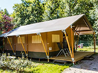 Safaritent met sanitair en glijbaan Safaritent met sanitair en glijbaan
