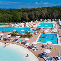 Camping hu Montescudaio village in regio Toscane en Elba, Italië