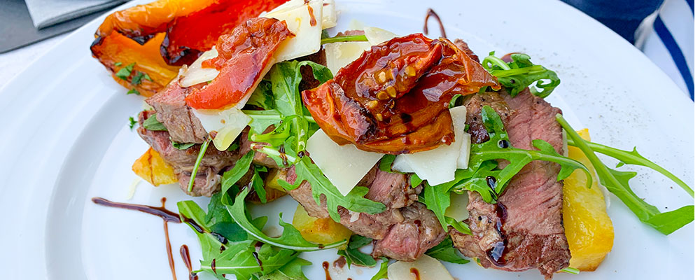 Tagliata di Manzo in het restaurant op de camping aan het Lago Maggiore Tagliata di Manzo in het restaurant op de camping aan het Lago Maggiore