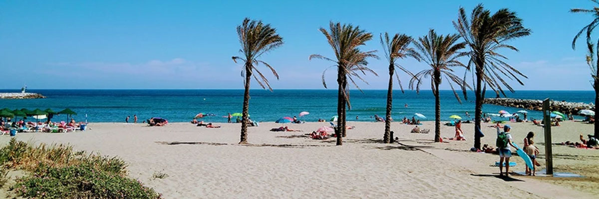 Het strand bij camping Cabopino in Andalucia
